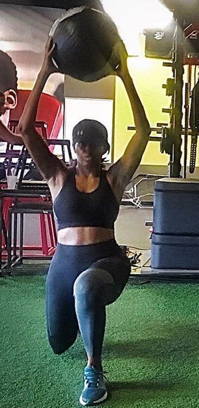 55yr Old Michelle Obama Flaunts Her Natural Flat Abs At The Gym Photos