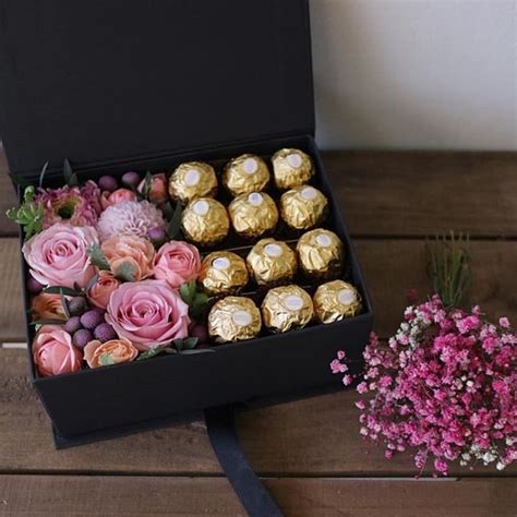 The original ferrero rocher taste with an exclusive design make this chocolate bouquet the perfect gift for any occasion. Flower box with Ferrero rocher. Adding a sweet flower ...