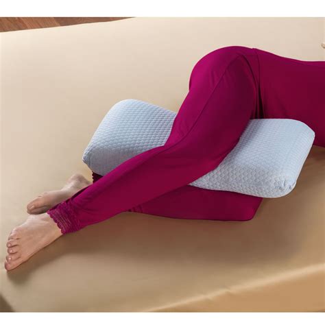 Best firm pillow for back pain 8:25 how to use a pillow to avoid back pain 8:45 are memory foam pillows good for back pain? The Hip And Knee Oversized Comfort Pillow - Hammacher ...