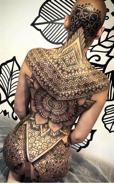 50 Ideias De Tatuagens Femininas Nas Costas Fotos E Tatuagens