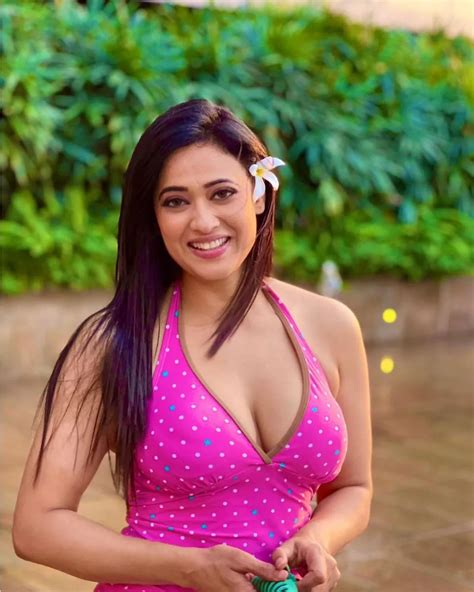 shweta tiwari dons a bikini chills with son reyaansh in a pool netizen says kuch to sharam karo