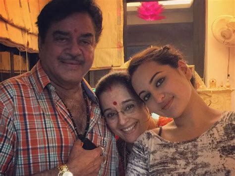 Sonakshis Birthday Message For Father Shatrughan Sinha Is A Must Read Ndtv Movies