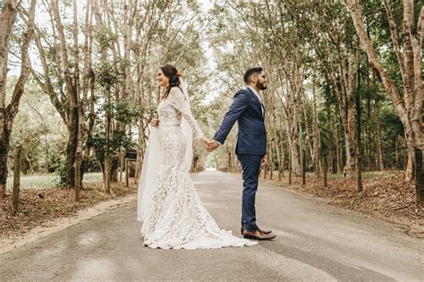 10 creative wedding photo ideas for bride and groom
