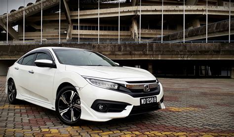 It is available in 5 colors and cvt transmission option in the malaysia. Honda Civic 1.5 VTEC Turbo 2017.08 - GearTinggi.com