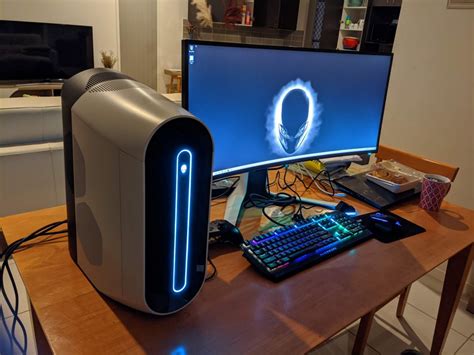 Choosing the best gaming pc. Alienware Aurora R9 (Tech) Review — Living the dream ...