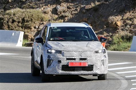 Popular Euro Crossover Going Under The Knife 2024 Renault Captur Will
