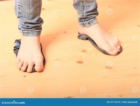 Bloße Füße Auf Socken Stockfoto Bild 51711619