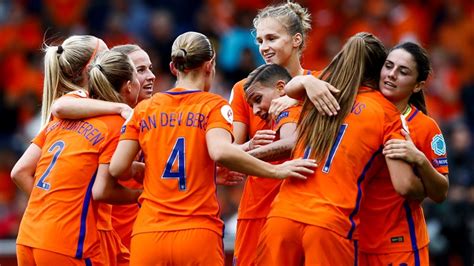 Muziektitel orange tango gecomponeerd door p. Miedema met Nederlands dameselftal naar halve finale EK - RTV Drenthe