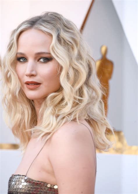 Jennifer Lawrence Celebrity Hair And Makeup At The 2018 Oscars