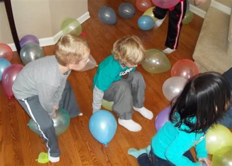 15 World`s Coolest Party Balloon Games For Kids