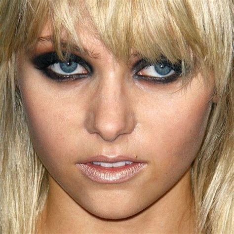 Taylor Momsen Makeup Black Eyeshadow Charcoal Eyeshadow Silver