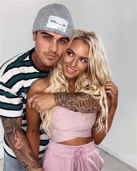 Love Islands Lucie Donlan Hyllade Inspirerande Ikon Efter Att Ha Poserat I Utskurna Underkl Der