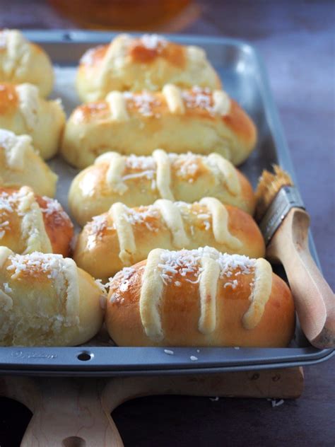 Coconut Buns With Sweet And Milky Coconut Filling Woman Scribbles