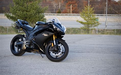 Understand And Buy Black R1 Yamaha Disponibile