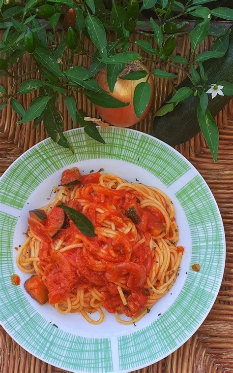 Maybe you would like to learn more about one of these? dissiamfood spaghetti al pomodoro con tonno e zucchine