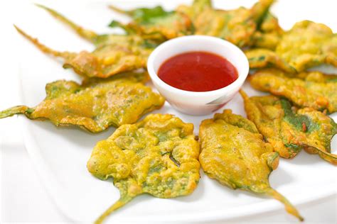 Palak Pakora Tasty Spinach Fritters Swati S Kitchen