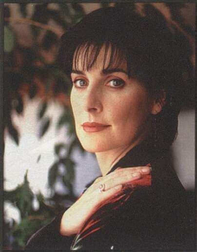 Pin By James Leonard On Enya Interesting Faces Singer Pretty Face