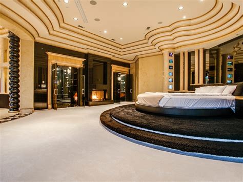 15 Luxurious Master Bedrooms With Round Beds Interior