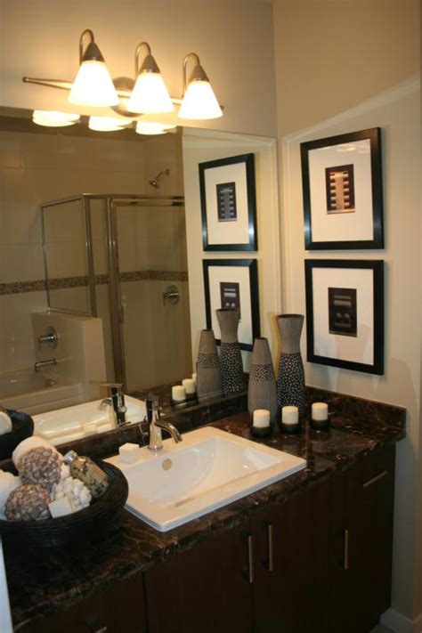 When decorating a small bathroom, it is important to create a focal point. Staged bathrooms don't need much.............