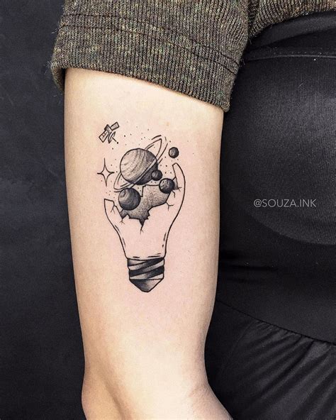 Tatuagem De Lâmpada Quebrada Com Planetas Saindo Tattoo Criada Pelo Tatuador Alisson Souza