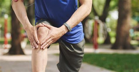 Your knee may take the hit or twist and bend awkwardly during a fall. Knee Pain on the Outside of the Knee | LIVESTRONG.COM
