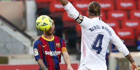 Karena, kata dari dan daripada sama sekali tidak sama, sehingga keduanya tidak mungkin menggantikan satu sama lain. Lionel Messi Baru 1 Gol di Liga: Kalah dari Tajam daripada ...