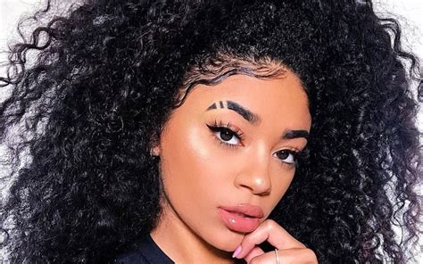 Eyebrow Slit Trend Meaning And Style Ideas 2021 Guide