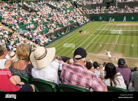 Crowd Of Spectators At Wimbledon Tennis Hi Res Stock Photography And