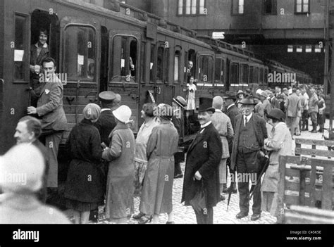 Travelers Board A Passenger Train In The 1920s Hi Res Stock Photography