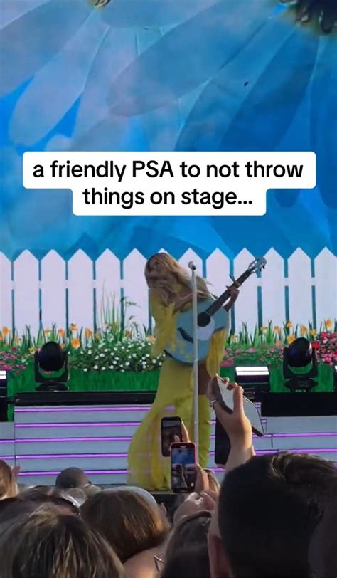 Kelsea Ballerini Abruptly Stops Performing And Walks Off Stage After