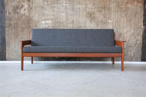 Menu is obsessed with clever solutions for modern living. Teak Sofa | STILRAUMBERLIN | dänische Design Möbel | Berlin