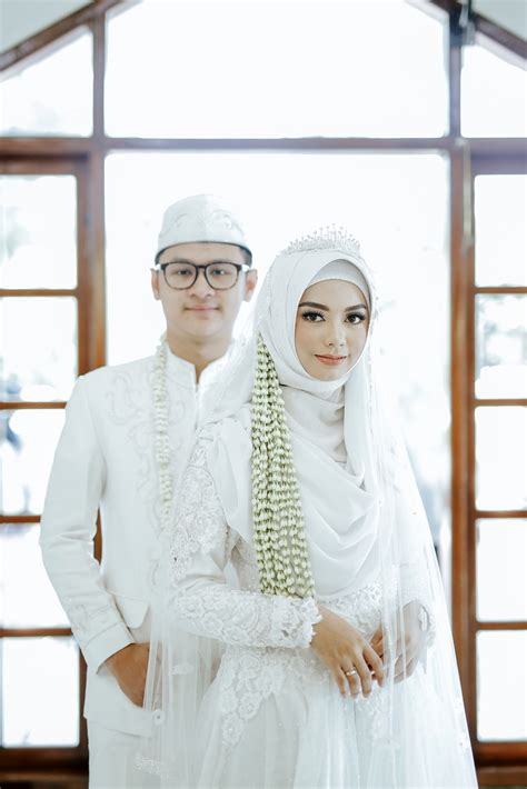 Baju pengantin terkini 2016 2017 rizalman bridalwear boronia cape dress modest wedding gowns muslim fashion dresses. Baju Kebaya Akad Nikah Muslimah - Model Baju Trending