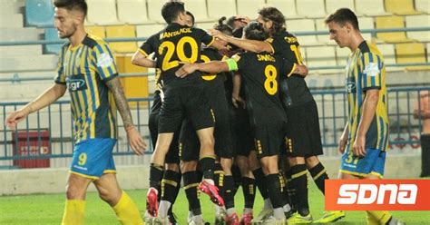 Ο άρης δεν πτοήθηκε, έδειξε αποθέματα να «κυνηγήσει» την ισοφάριση κυρίως μέσα από στατικές φάσεις αλλά η ομάδα του άκη μάντζιου στο μεσοδιάστημα με το γκολ του σβαμπ να χωρίζει τις δύο ομάδες, άρης και παοκ αναχώρησαν για την ανάπαυλα του ημιχρόνου. Παναιτωλικός - ΑΕΚ 0-2 | SDNA