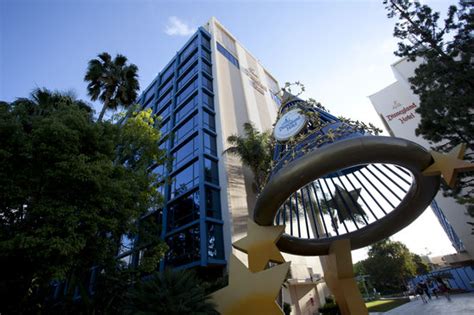 Within a mile away to the disneyland® resort in anaheim, offering free internet, free breakfast, and free parking! Disneyland Hotel desde $8,892 (Anaheim, California ...