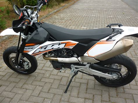 102.0 x 80.0 мм (4.0 x 3.1 дюймов). KTM 690 SMC : de la dynamite