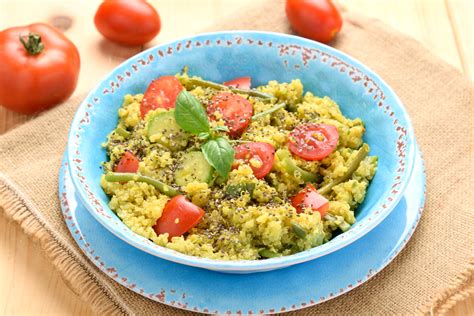 Le preziose proprietà dei semi: Insalata di quinoa con verdure curcuma e semi di chia ...