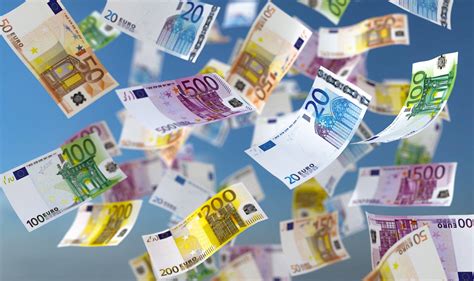 Geldregen in Mainz 50 000 Euro flattern aus Hochhaus auf Straße