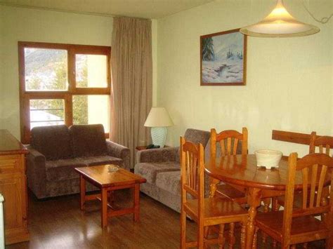 After a day on the slopes, head to the hotel's cafe for a refreshing drink. APARTAMENTOS HUSA EDELWEISS APARTAMENTOS Cerler - Valle de Benasque - Huesca