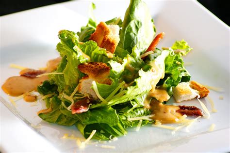 Ensalada caliente de bimi y feta. Ensalada de pollo y nueces en salsa de mostaza (2.3/5)