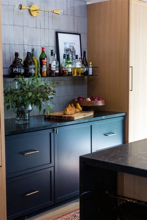 Amf cabinets 755 n oaklawn ave , elmhurst , il 60126 phone : Cabinet with bar area + bar area of kitchen + black base cabinets + waterfall countertop + black ...