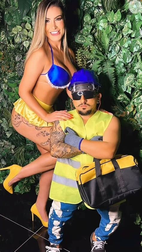 Andressa Urach leva filho para gravar novo vídeo pornô realizando