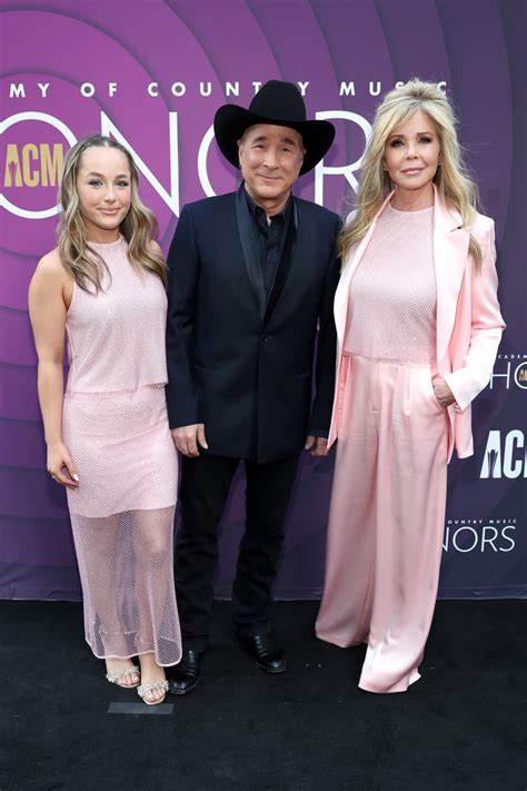 clint black announces 2024 tour with wife lisa hartman black and daughter lily pearl black i