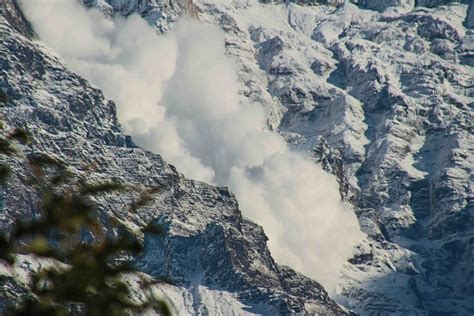 Avalanches In Canada A Look At The Types Sizes And Safety Tips