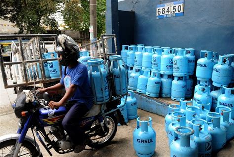 Gasoline demand continues to grow as pump prices fluctuate read more ». Oil firms to raise gas, LPG prices by Tuesday | Inquirer ...