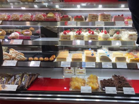 株式会社銀座コージーコーナー（ぎんざコージーコーナー、cozy corner co., ltd.）は、東京都中央区銀座に本店を置く、日本の洋菓子メーカー。 現在は、ロッテグループの一員となっている（下記 沿革欄等 参照）。 【倉敷市】アリオ倉敷のケーキ屋さん「銀座コージーコーナー ...