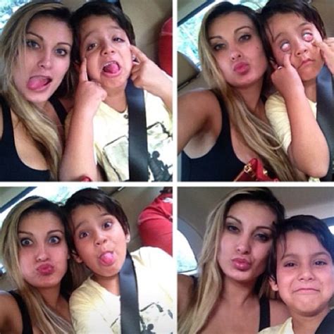 Andressa urach busca uma namorada para o filho. EGO - Andressa Urach posa com o filho fazendo careta ...