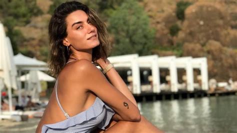 How happy i am, i live like that. Ertugrul actress Hande Subasi stuns fans with new bold ...