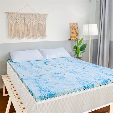 The egg crate mattress topper has a unique design with bumps and dips that help reduce pressure on your body and offer you comfortable support. White Noise Dorian Dual Swirl Egg Crate 4" Gel Memory Foam ...