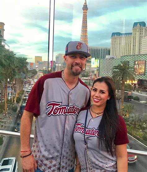 Loaiza was 23 years old when he broke into the big leagues on april 29, 1995, with the pittsburgh pirates. Esteban Loaiza Net Worth, Wife Jenni Rivera - Empire BBK