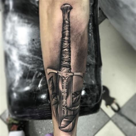 Lista 98 Foto Tatuaje De Espada En La Cara Mirada Tensa